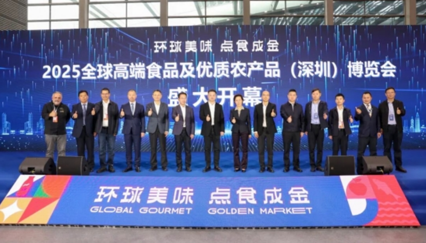 2 領(lǐng)導(dǎo)合影.png 2 領(lǐng)導(dǎo)合影.png